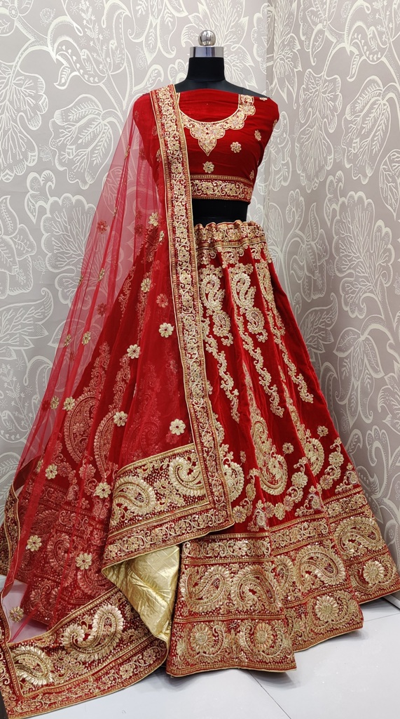 Here Is Trending Very Beautiful Heavy Designer Lehenga Choli