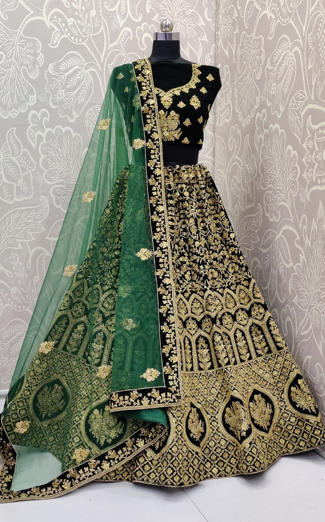 Here Is a Proper Heavy Traditional Lehenga Choli For The Upcoming Wedding Season