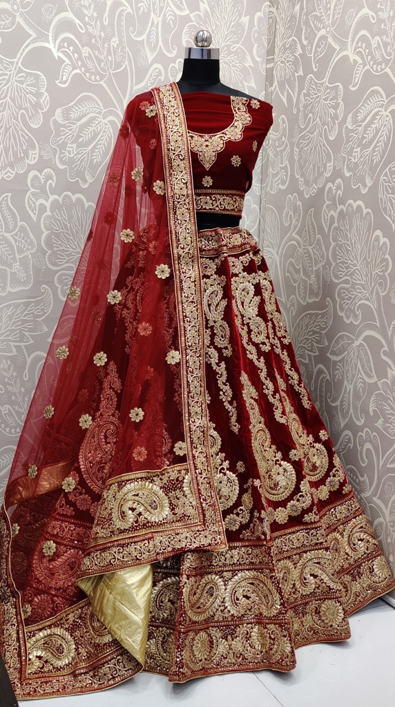 Here Is Trending Very Beautiful Heavy Designer Lehenga Choli